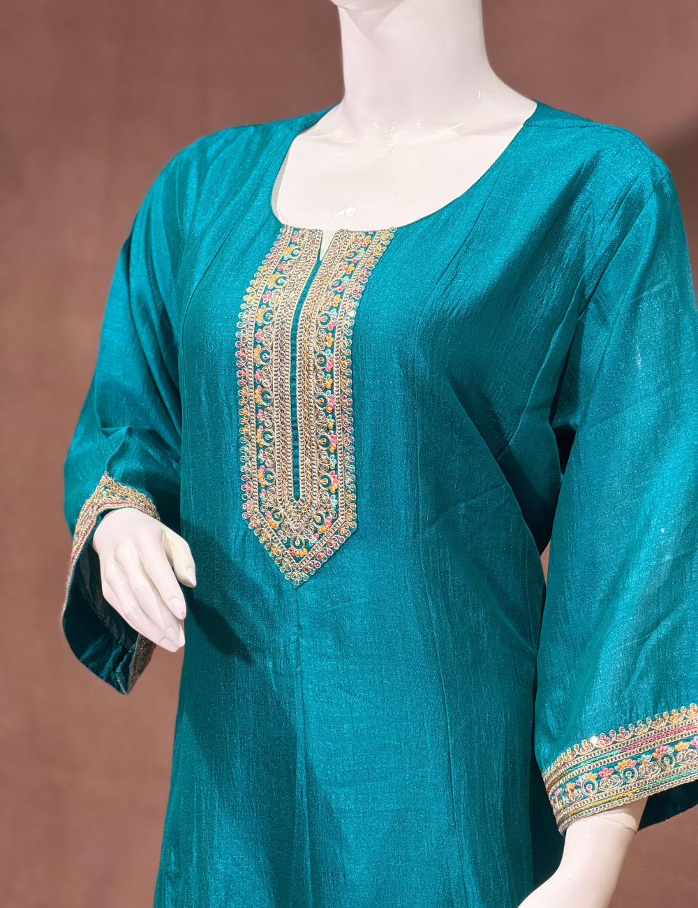 Peacock Blue Handcrafted vichithra Silk Kurta Set with Embroidered Dupatta & Pants (Set of 3)